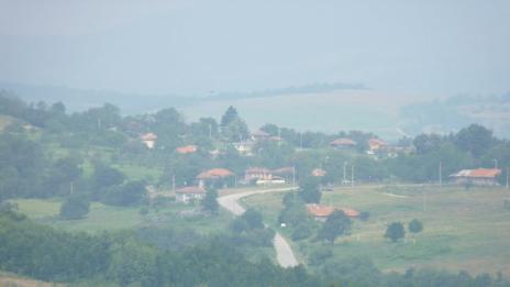 Кмет и личен лекар на различни позиции за карантината в с. Изгрев