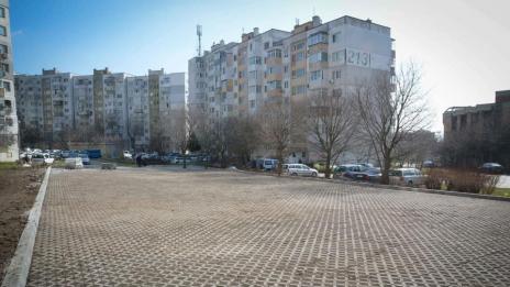 Изграждат паркинги в район "Вл. Варненчик"