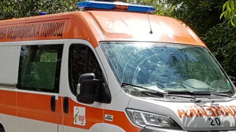Кола блъсна пешеходец до "Акациите"