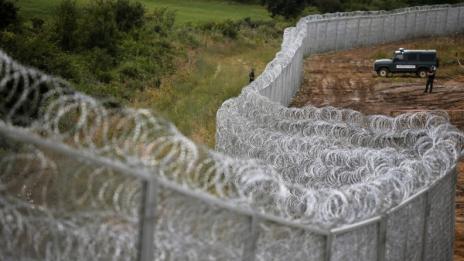 И оградата не може да опази границата