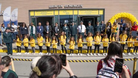 Летищaта във Варна и Бургас отбелязаха присъединяването на България в Шенген с празнични събития