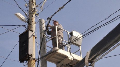 Няма да спират тока около училищата във Варна