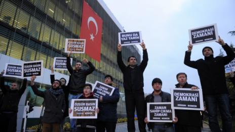 Полицията в Турция закопча най-малко 23 противници на Ердоган