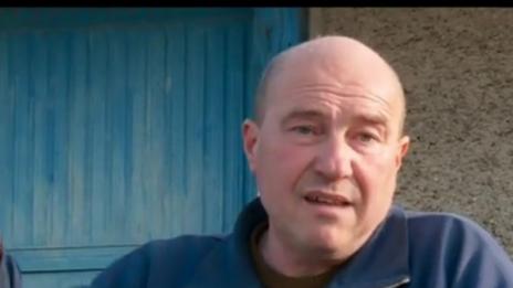 Психично болен мъж държи в страх цяло село