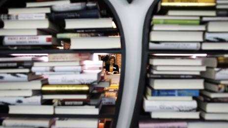 Традиция в Исландия: Лавина от книги под коледната елха