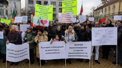 Протестите днес: За доходите ни, за чист въздух, за закони...