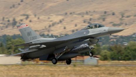 US изтребител F-16 се разби в присъствието на Обама