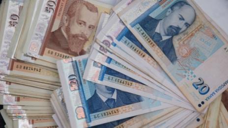 17-годишно момче открадна 12 бона от дома на познат