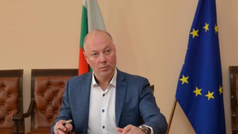 Министър Желязков подписа анекса за концесията на Летище София