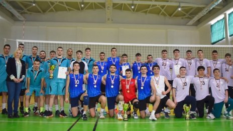 Варненската Математическа гимназия е №1 в България на волейбол за юнощи