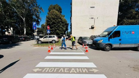 Освежават всички пешеходни пътеки в "Аспарухово" преди 15 септември