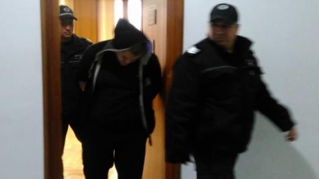 Готвач-дилър иска свобода, за да му оформят оценките в училище