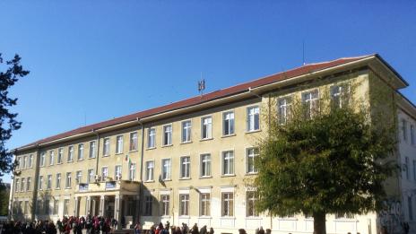 С 500 лв. увеличават заплатата на преподаватели в програмата „Мотивирани учители“