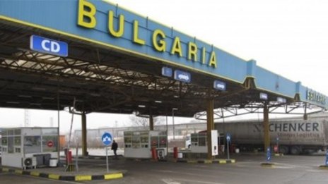 Гърци пазаруват у нас по-евтини горива и храни