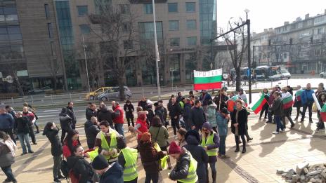 Представители на бизнеса във Варна облякоха жълти жилетки