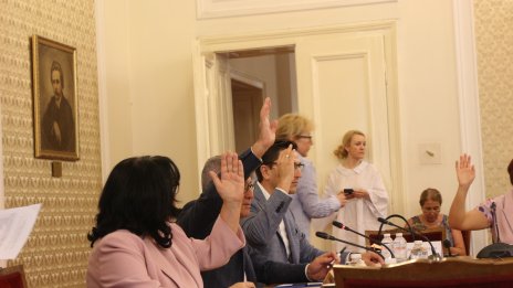 Бюджетна комисия прие на първо четене прекроения бюджет на ДОО