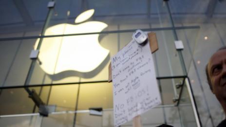 Схватката между Apple и ФБР се отлага – намеси се трети играч