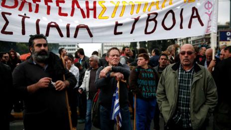 Гръцките фермери прекратиха блокадата в центъра на Атина