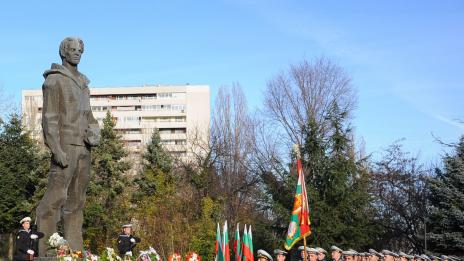 106 години от рождението на Никола Вапцаров отбелязаха във ВВМУ във Варна (ВИДЕО)