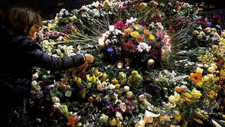 Парижани почетоха паметта на жертвите седмица след атентатите