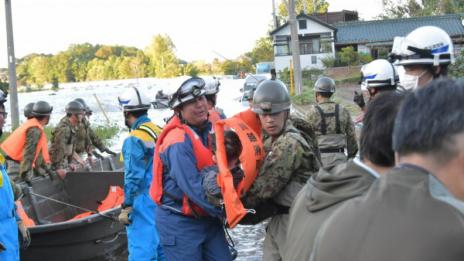 Десетки загинали и изчезнали заради тайфуна в Япония