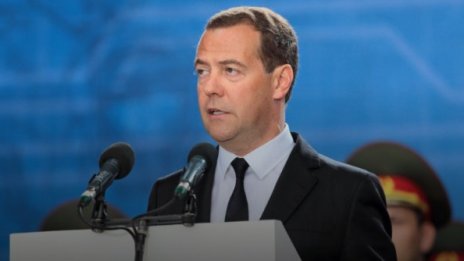 Медведев: Европа няма да издържи без руски газ и седмица