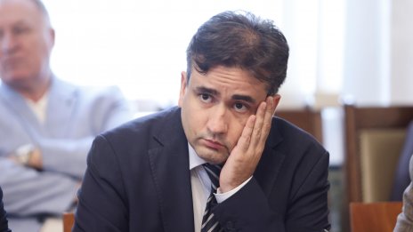 Божанов: Очаквам Гълъб Донев да приложи закона срещу рекламите за хазарт
