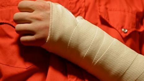 Арестуваха шуменец, бил съседите си безразборно и без повод