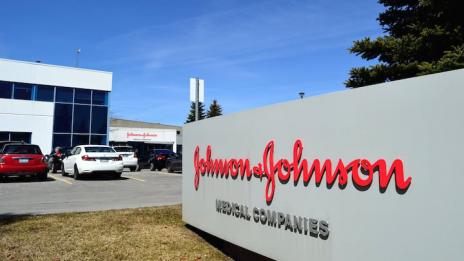 Осъдиха J&J да плати 4,7 млрд. долара заради продукт, причиняващ рак