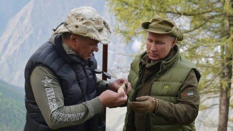 Истории от тайгата: Путин заведе Шойгу на палатка (ГАЛЕРИЯ)