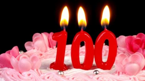 Британка поръча стриптизьор за 100-годишнината си