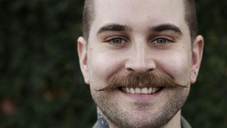 Movember – защо мъжете си пускат брада през ноември?