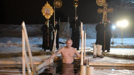 Путин се потопи в ледените води за Богоявление 