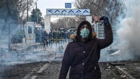 Бежанците тръгнали към Европа – блокирани на границата  