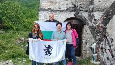 Депутати от "Възраждане" се разминаха с арест в Гърция