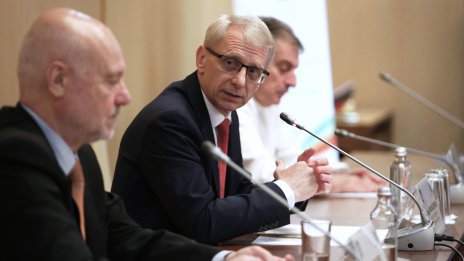 Премиерът Денков: Укрепването на военния капацитет е гаранция за мира