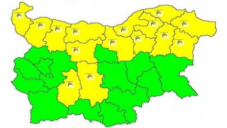 Опасно ветровита съботата във Варна и още 13 области на страната