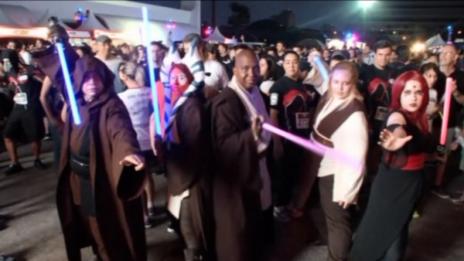 Принцеса Лея и Дарт Вейдър в Star Wars маратон