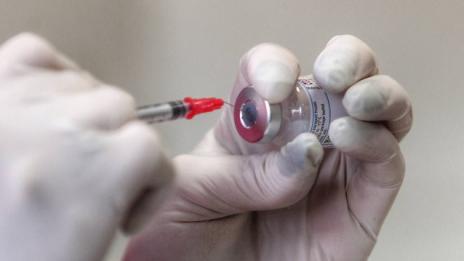 До какви странични ефекти води смесването на AstraZeneca и Pfizer?