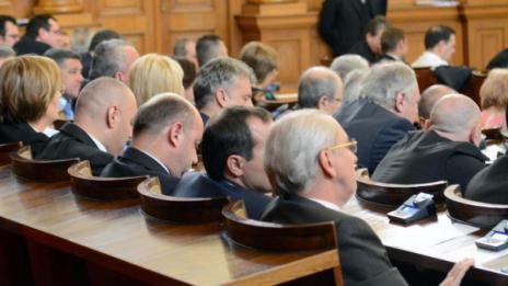 A, B, C... Депутатите ни влизат в клас, ще учат чужди езици