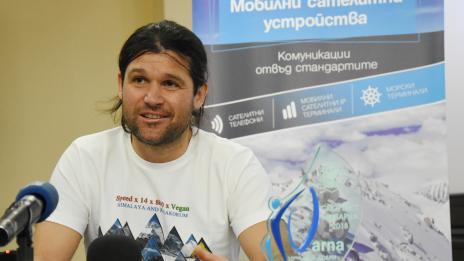 Атанас Скатов потегля от Варна към връх Кангчендзьонга