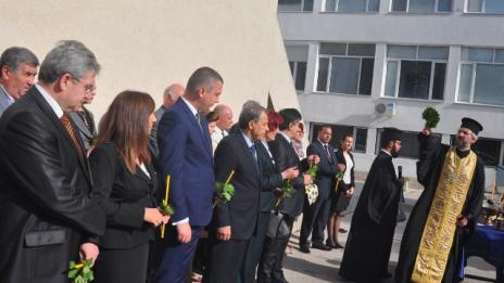 Влагат 10 млн. лв. в новата сграда на факултета по фармация (СНИМКИ)