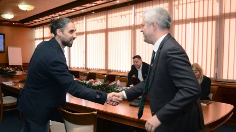 Обсъждат поставянето на вендинг машини със  здравословни храни във варненските училища