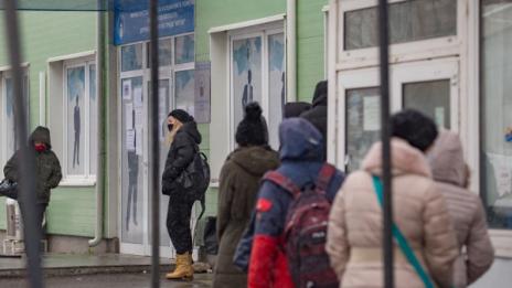 78% от фирмите пускат работници в платен отпуск, 12% съкращават
