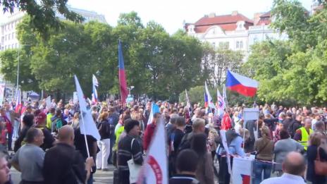 Гневни граждани протестираха срещу мигрантите в Гърция и Чехия 