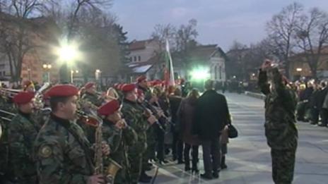 В Карлово почетоха Апостола