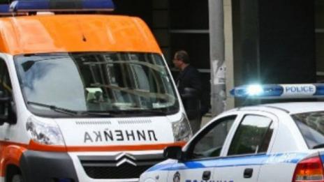 Кола връхлетя клиенти на заведение