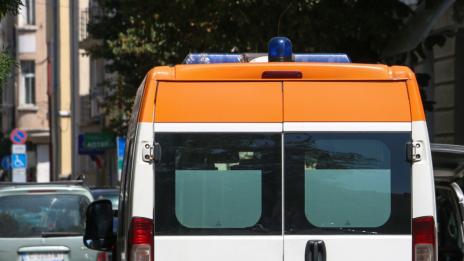 Спешни медици държани под ключ при пациентка
