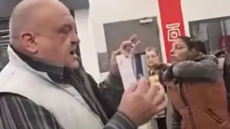 Мъж се запъна в хипермаркет в Горна Оряховица, иска да му връщат лева, а не евро ВИДЕО