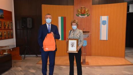 Нидерландия подари още 600 лалета на Варна